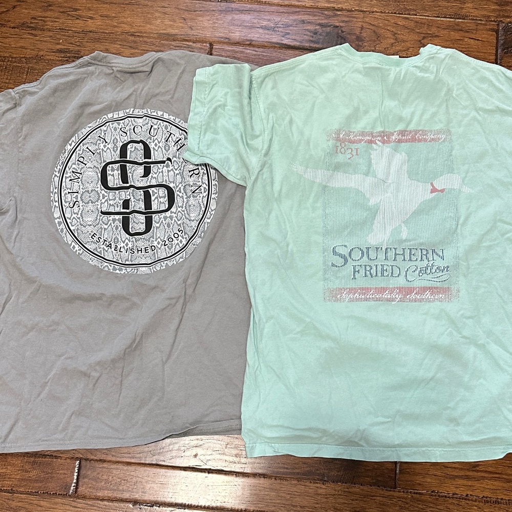 Set of 2 preppy Short Sleeve Tees Both Size Medium